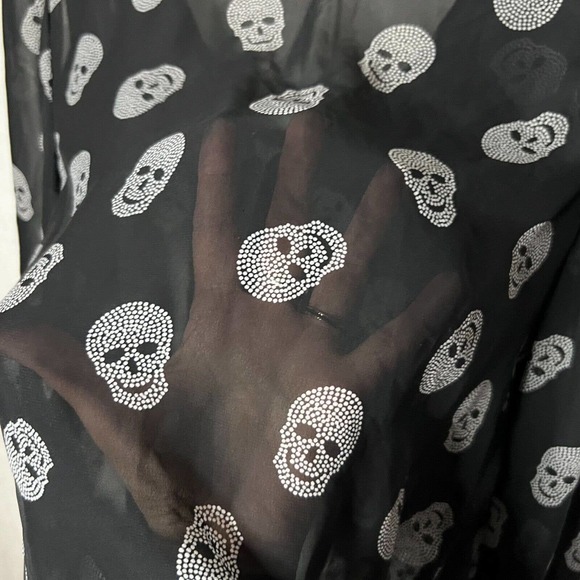 No Boundaries Juniors Black Sheer Blouse With White Skull Print Size M (7-9) - Picture 10 of 13